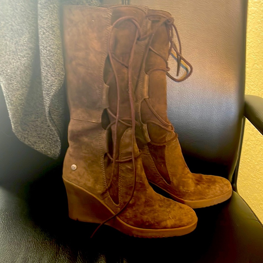 Ugg Elsey Suede Lace Up Wedge Boots 7